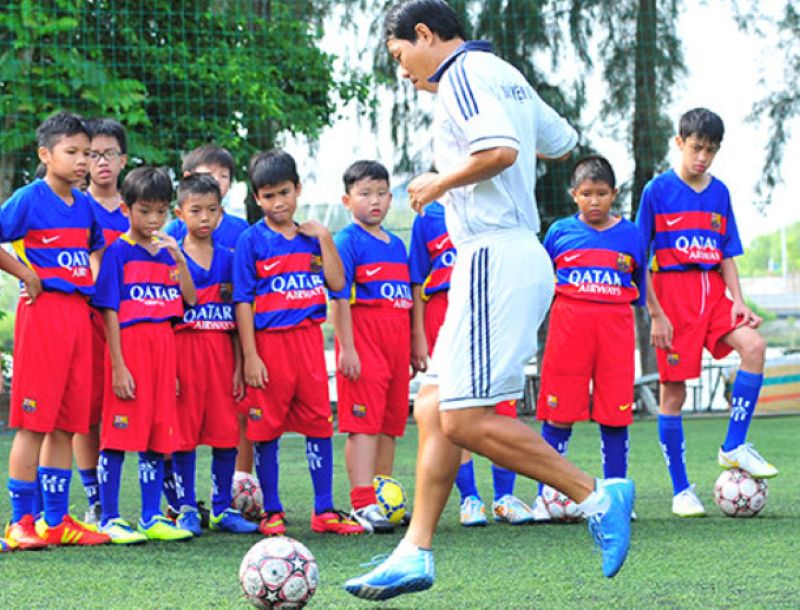 Đam mê bóng đá tiếp nối qua thế hệ trẻ