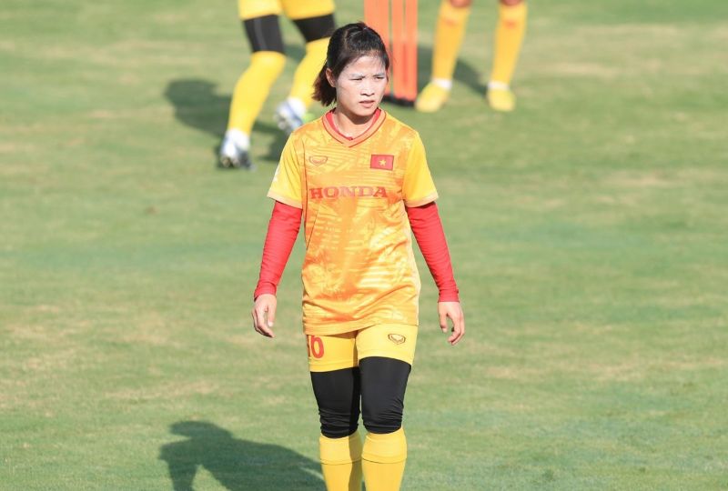 Dương Thị Vân là tiền vệ trụ vững chắc của tuyển nữ Việt Nam với lối chơi kỷ luật và chắc chắn