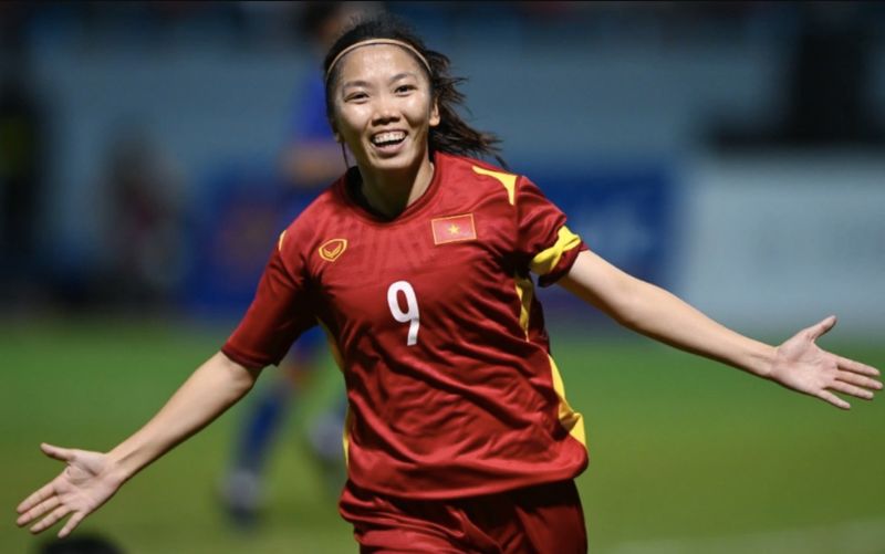 Huỳnh Như là cầu thủ bóng đá nữ đầu tiên của Việt Nam thi đấu chuyên nghiệp tại châu Âu