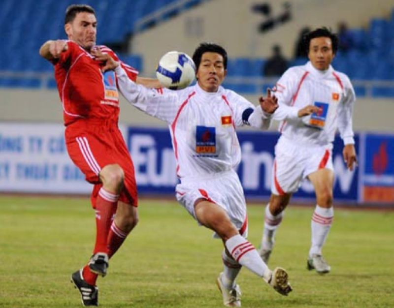 Lối chơi chắc chắn, bản lĩnh và máu lửa