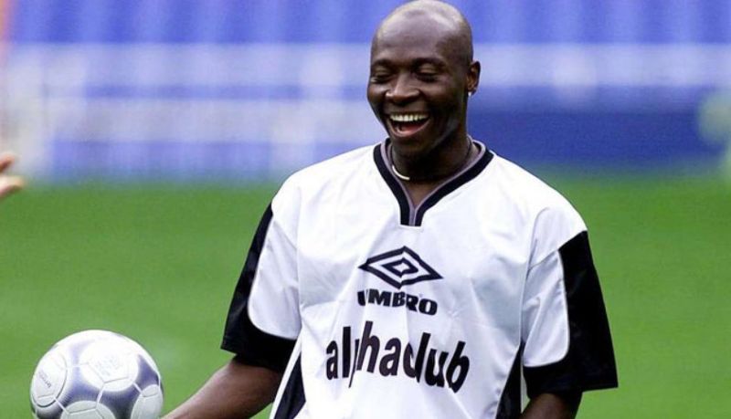 Rincón từng khoác áo Real Madrid, là cầu thủ da màu đầu tiên thi đấu cho đội bóng Hoàng gia Tây Ban Nha