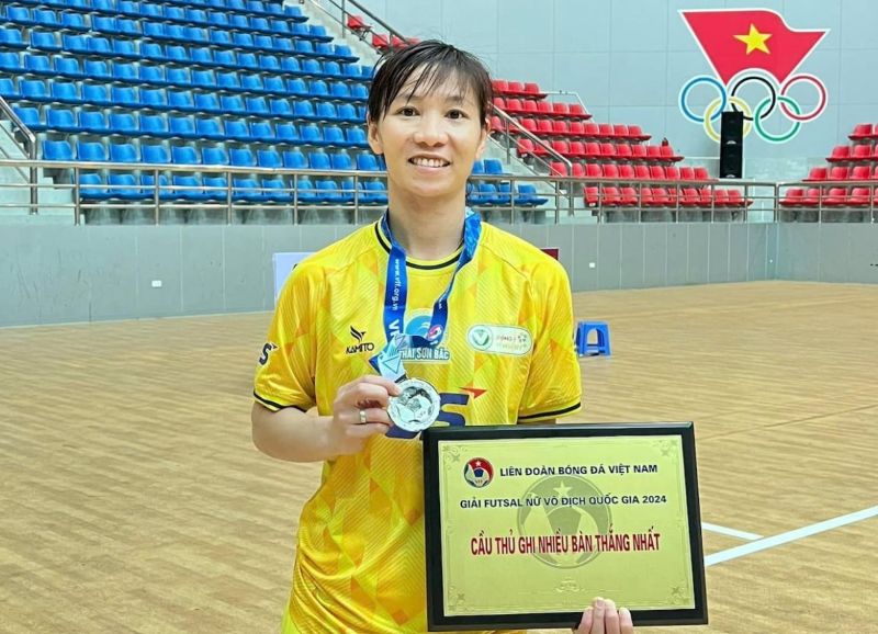 Trần Thị Thùy Trang là tiền vệ kỳ cựu của CLB nữ TP.HCM, nổi bật với lối chơi bền bỉ và tư duy chiến thuật sắc sảo