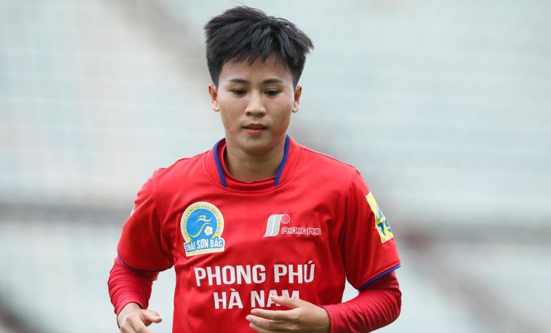 Với lối chơi thông minh và tinh thần bền bỉ, cô là hình mẫu lý tưởng cho thế hệ cầu thủ trẻ