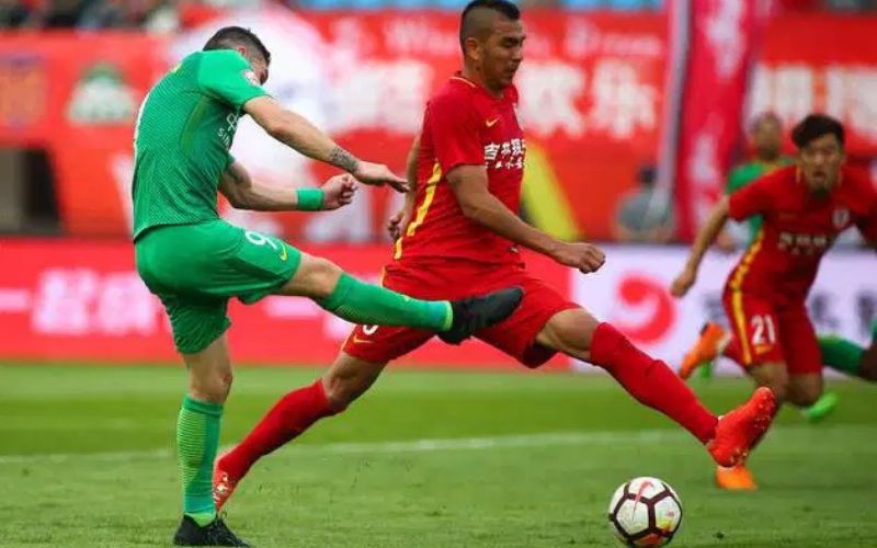 Chân sút gây ấn tượng bởi thể hình nổi bật 