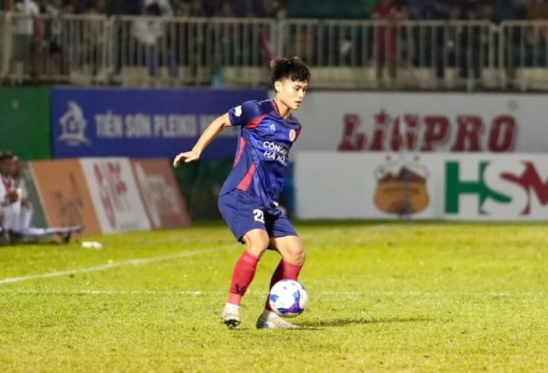 Phạm Minh Phúc là cầu thủ trẻ triển vọng với kỹ thuật khéo léo