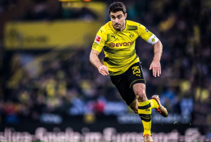 Phòng ngự chắc chắn, tranh chấp mạnh mẽ