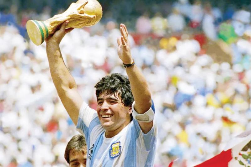 Hành trình đi đến đỉnh cao thế giới của Diego Maradona truyền cảm hứng cho hàng triệu người