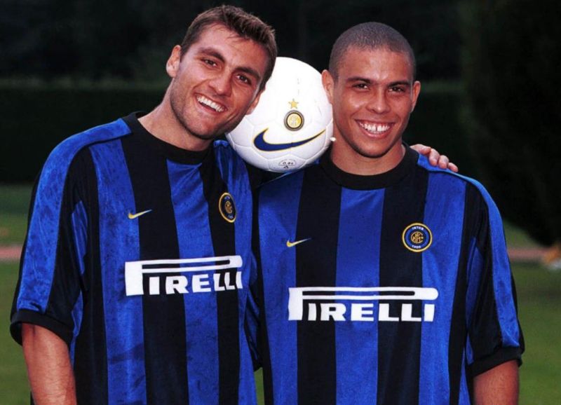 Christian Vieri là sát thủ vòng cấm lừng danh của bóng đá Ý thập niên 2000