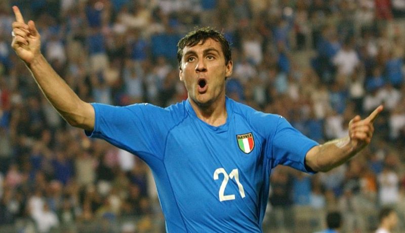 Christian Vieri luôn là trung phong đáng sợ với phong cách thi đấu quyết liệt và hiệu quả