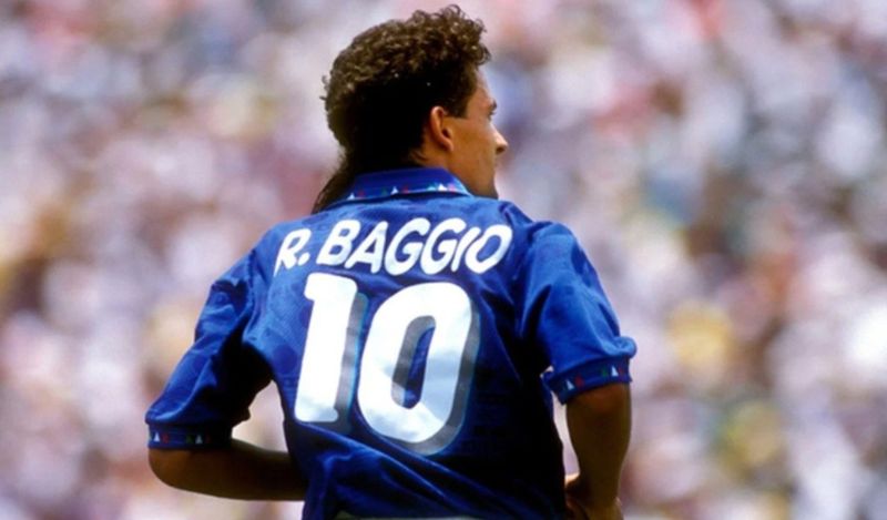 Roberto Baggio nổi bật với kỹ thuật điêu luyện và tinh thần chiến đấu kiên cường
