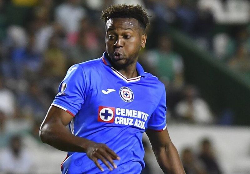 Anh sở hữu khả năng phối hợp nhịp nhàng và duy trì nhịp độ tấn công hiệu quả cho đội bóng