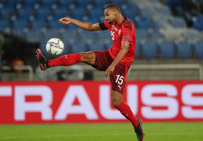 Khả năng đọc tình huống và hỗ trợ phòng ngự biến anh thành cầu thủ đáng tin cậy trên sân