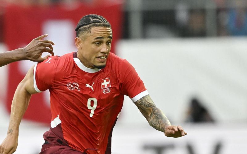 Noah Okafor trở thành nhân tố quan trọng trong lối chơi tập thể.Noah Okafor trở thành nhân tố quan trọng trong lối chơi tập thể.